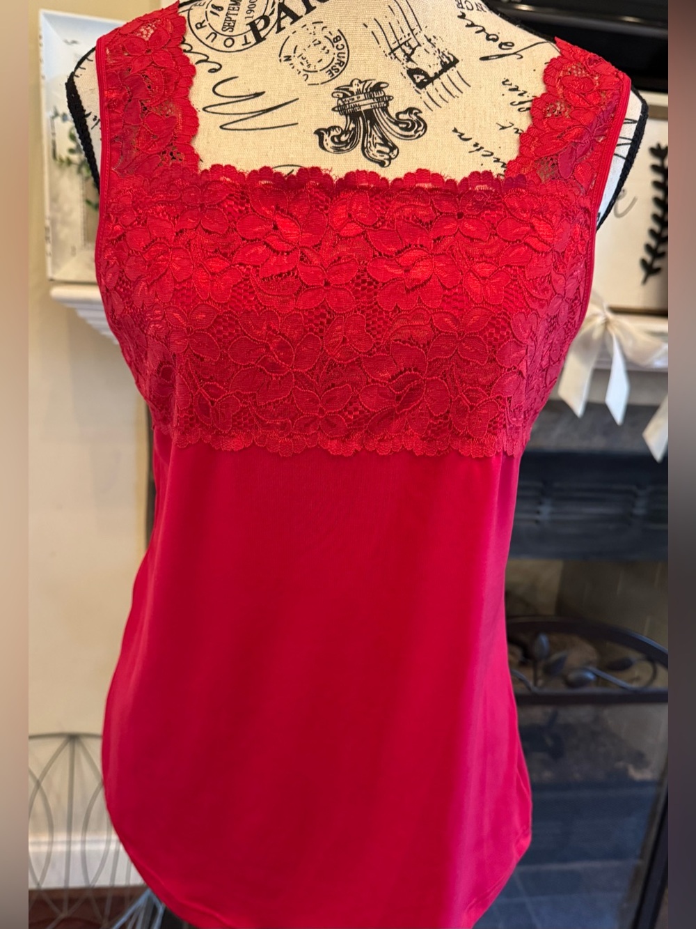 Vintage Cinema Etoile Y2K Red Lace Square Neck
Camisole Top Gold Label Med Large